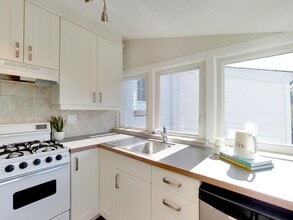 66 Brookmount Rd in Toronto, ON - Building Photo - Building Photo