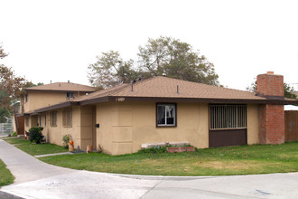 1601 S Cedar St in Santa Ana, CA - Building Photo - Building Photo