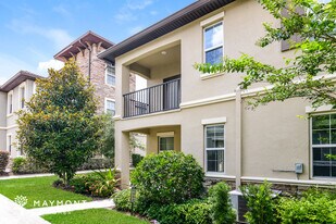 1352 Shinnecock Hills Dr in Four Corners, FL - Building Photo