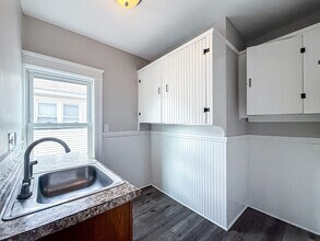 18 Ellsworth St in Worcester, MA - Foto de edificio - Building Photo