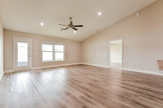 511 Edith Dr in Fruitland Park, FL - Building Photo - Building Photo