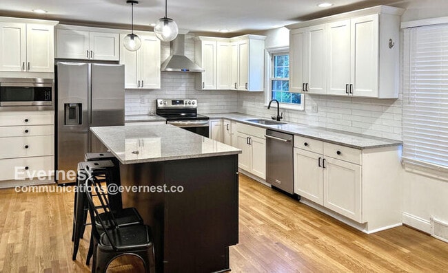 540 Knollwood St in Winston-Salem, NC - Building Photo - Building Photo