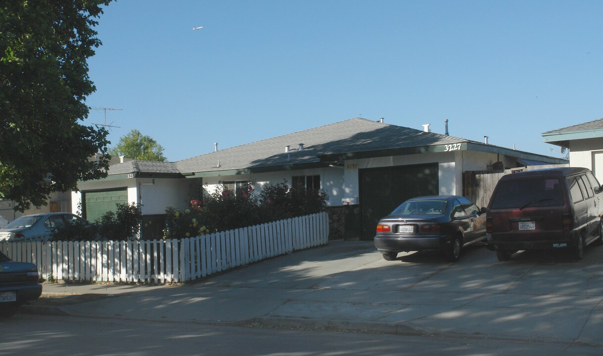 3231 Locke Dr in San Jose, CA - Building Photo