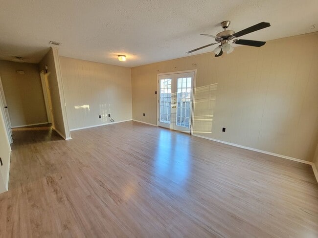 property at 3312 Longleaf Cir