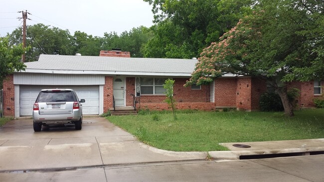 5633 Tourist Dr in North Richland Hills, TX - Building Photo - Building Photo