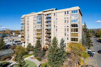 Varsity Towers in Calgary, AB - Building Photo - Building Photo