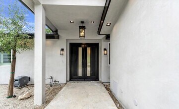5717 Oso Ave in Los Angeles, CA - Building Photo - Building Photo