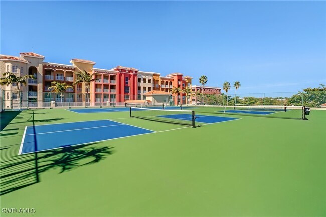 450 Bayfront Pl in Naples, FL - Building Photo - Building Photo