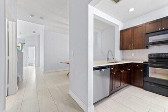 6435 Park Lake Cir in Boynton Beach, FL - Building Photo - Building Photo
