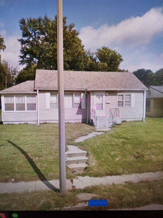 7825 W Main St in Belleville, IL - Building Photo