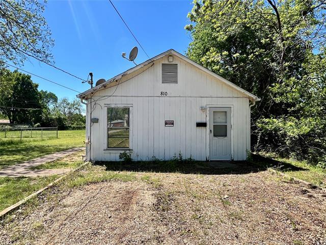 property at 810 Magnolia St