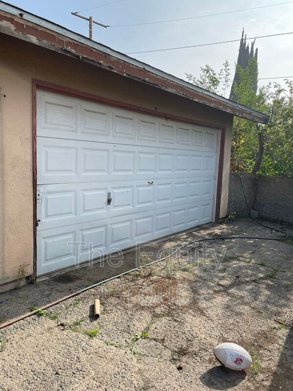 property at 2115 W Inyo Ave