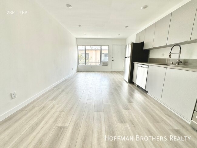 318 S Mariposa Ave in Los Angeles, CA - Foto de edificio - Building Photo