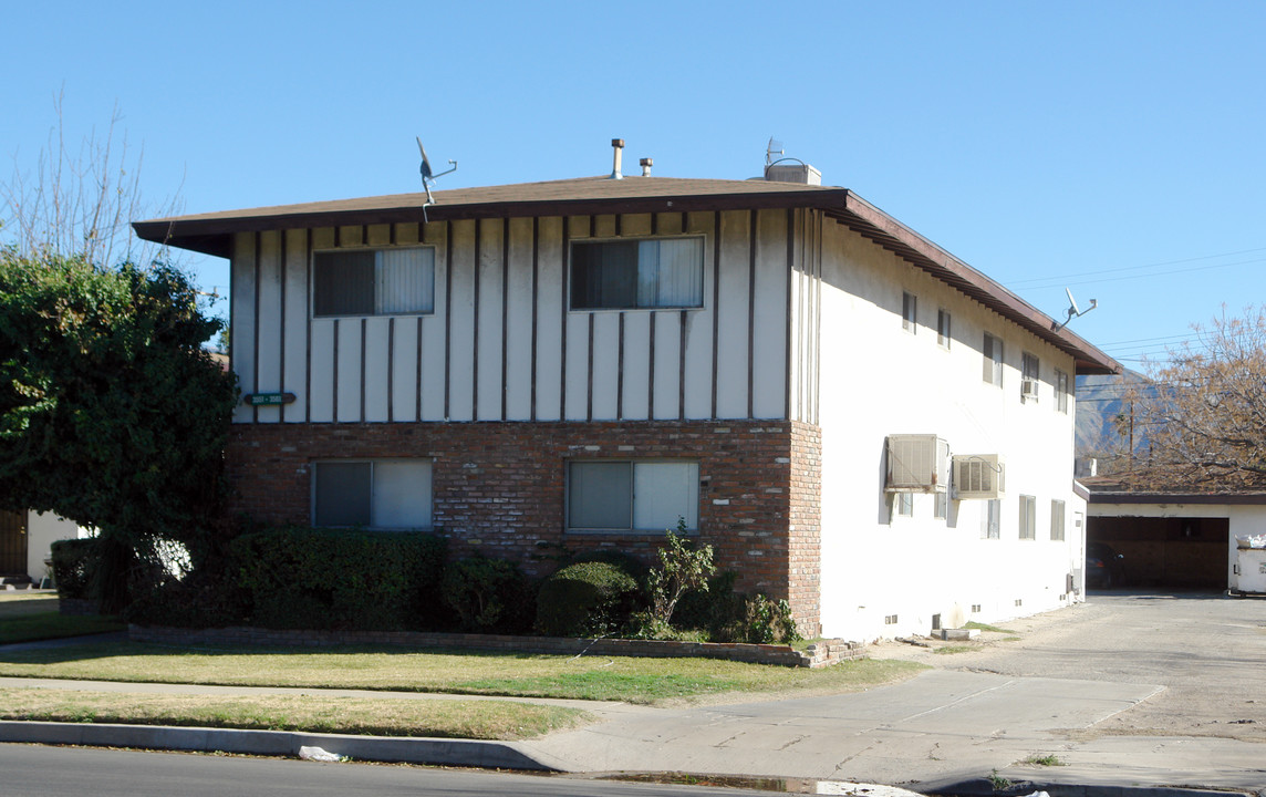 3561 N E St in San Bernardino, CA - Foto de edificio