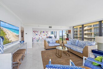 3390 S Ocean Blvd in Palm Beach, FL - Foto de edificio - Building Photo