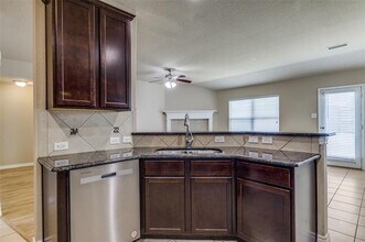 5844 Sunny Meadow Ln in Grand Prairie, TX - Building Photo - Building Photo
