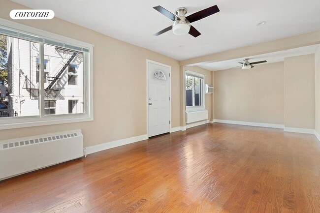 41 E 2nd St in Brooklyn, NY - Foto de edificio - Building Photo