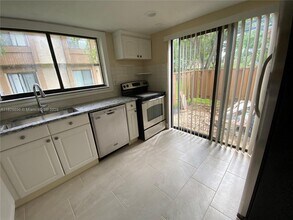 38 Wimbledon Lakes Dr in Plantation, FL - Building Photo - Building Photo