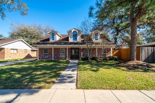 9223 Marlive Ln in Houston, TX - Foto de edificio - Building Photo