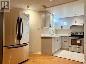 5 Victoria Wood Ave in Markham, ON - Building Photo - Building Photo