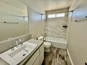1533 E Austin Way in Fresno, CA - Building Photo - Building Photo