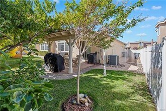 39366 11th St W in Palmdale, CA - Foto de edificio - Building Photo