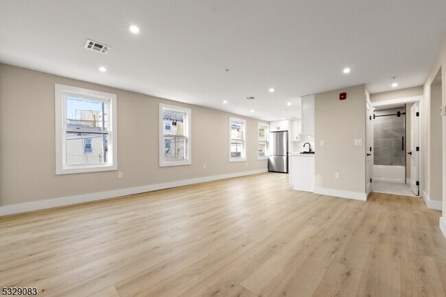 136 Elm St-Unit -603 in Newark, NJ - Building Photo - Building Photo