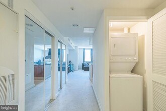 2451 Midtown Ave, Unit 1118 in Alexandria, VA - Building Photo - Building Photo