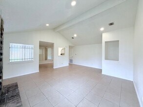 5711 Longforest Dr in Houston, TX - Building Photo - Building Photo