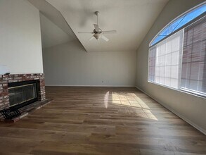 8250 Durango Ave in Hesperia, CA - Building Photo - Building Photo