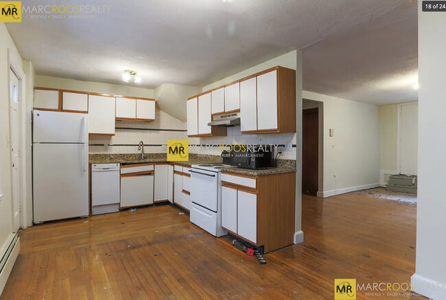 38 Bradford St, Unit 1 in Boston, MA - Building Photo - Building Photo