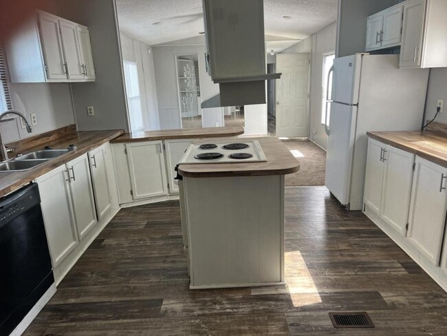 property at 834 N Main St