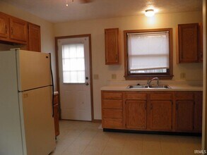 5221 Raubs Ln in Bloomington, IN - Foto de edificio - Building Photo