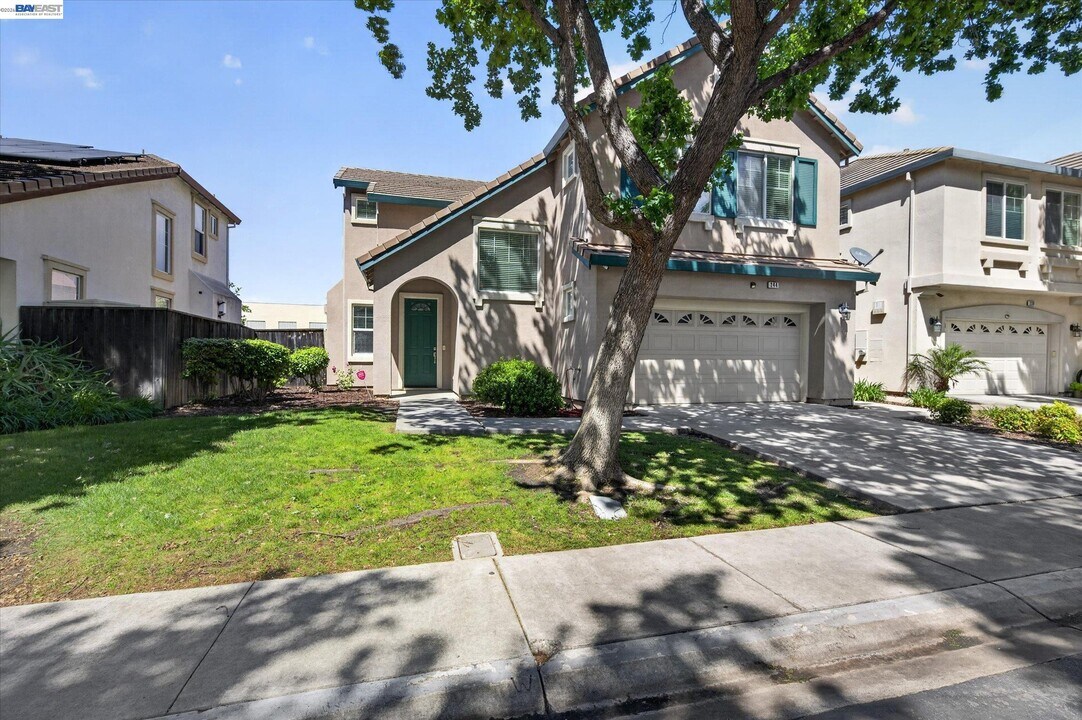 244 Balsam St in Pittsburg, CA - Building Photo