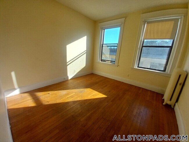 1152 Commonwealth Ave in Boston, MA - Foto de edificio - Building Photo