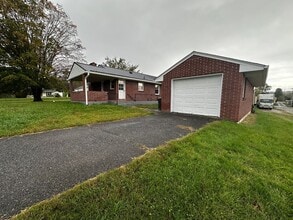 2101 W Main St in Radford, VA - Building Photo - Building Photo