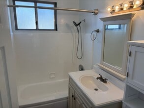 1254 Orange in Los Angeles, CA - Building Photo - Interior Photo