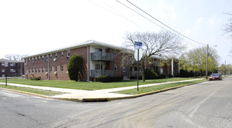 Clifton Arms in Lakewood, NJ - Building Photo