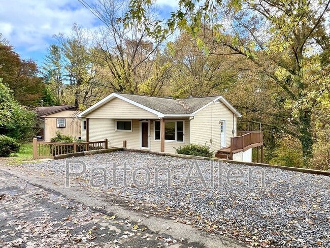 14 Friendly Hollow in Asheville, NC - Building Photo - Building Photo