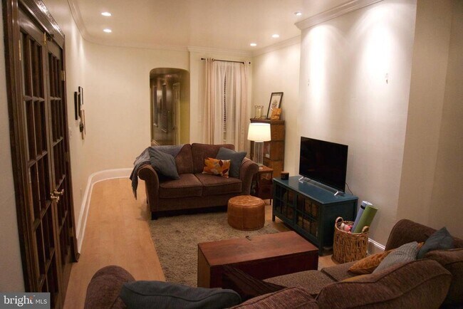 1332 Hollins St in Baltimore, MD - Building Photo - Building Photo