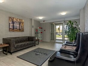Claire Oak Apartments in Sarnia, ON - Building Photo - Building Photo