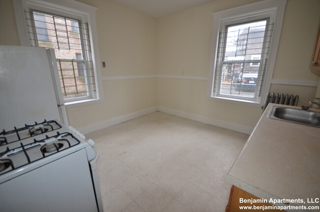 8 Egremont Rd, Unit 9 in Boston, MA - Building Photo - Building Photo