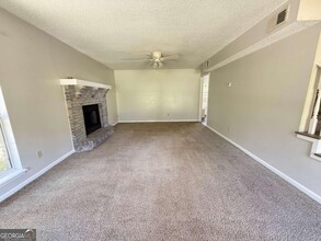 246 W Maple Ave in Kingsland, GA - Foto de edificio - Building Photo