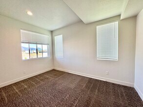 1864 N 460 W in Salem, UT - Building Photo - Building Photo