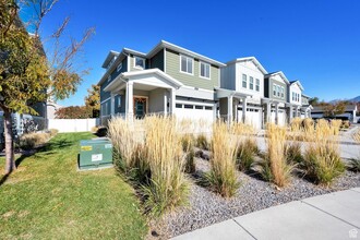 807 E Winter Pine Cv in Cottonwood Heights, UT - Building Photo - Building Photo