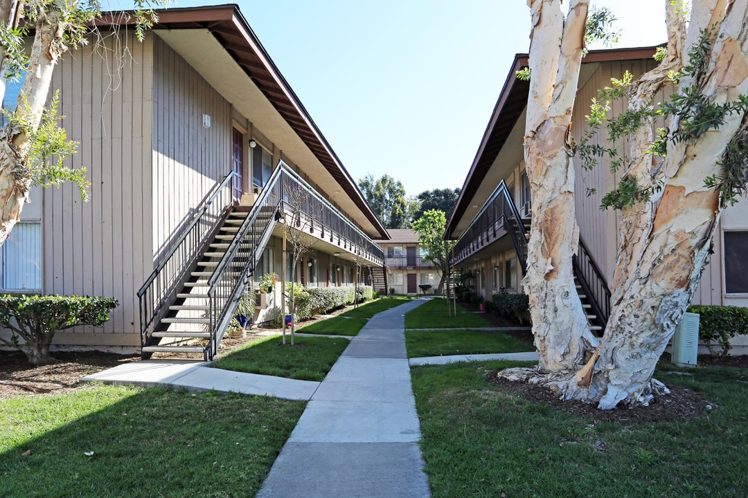 Village Apartments in Santa Ana, CA - Building Photo