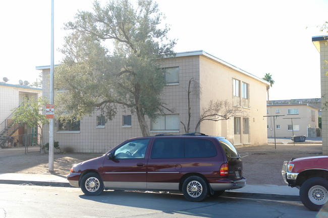 2924 Poplar Ave in Las Vegas, NV - Building Photo - Building Photo