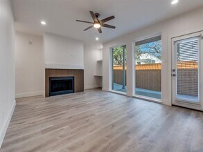 5755 Phoenix Dr in Dallas, TX - Building Photo - Building Photo