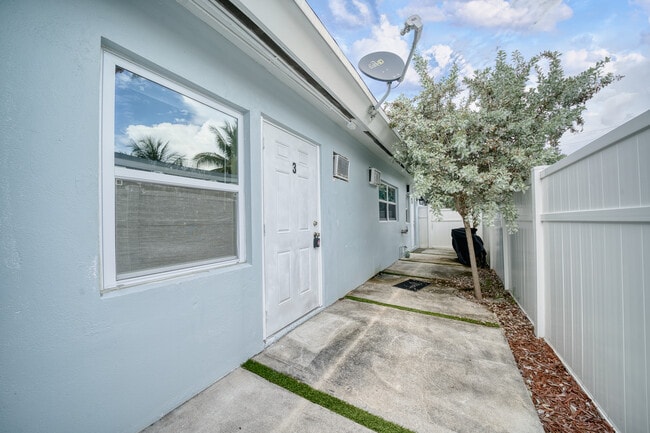 1041 NE 9th Ave, Unit A3 in Fort Lauderdale, FL - Foto de edificio - Building Photo