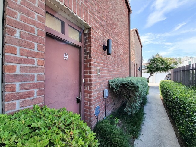 property at 2243 W Alabama St